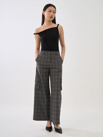 Asymmetric Twist-Detail Top