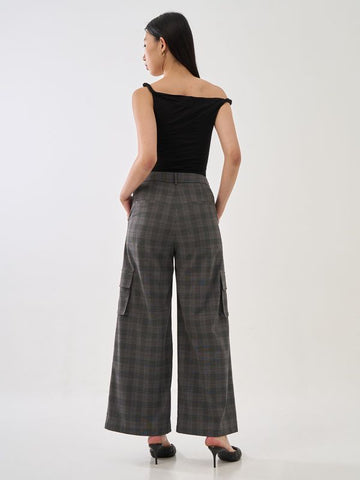 Asymmetric Twist-Detail Top