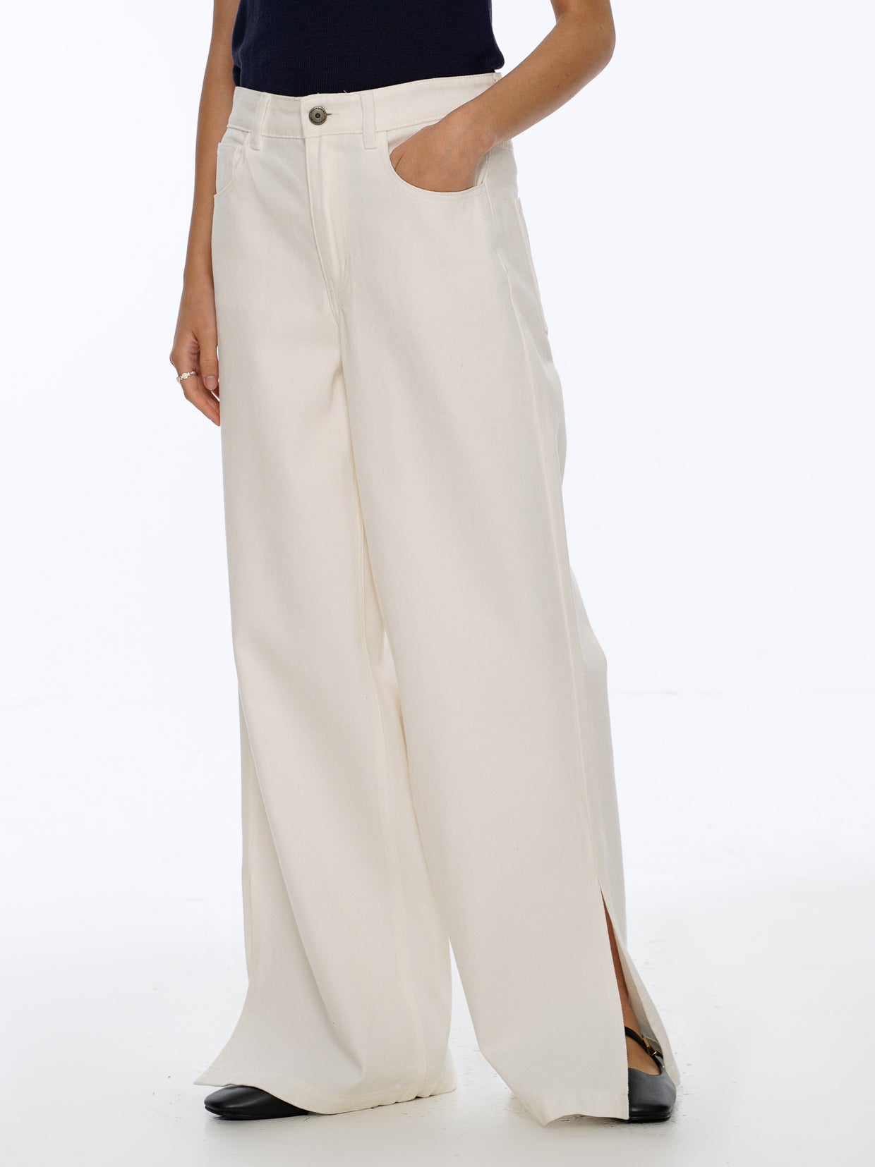Straight-Leg Jeans With Slit Hem