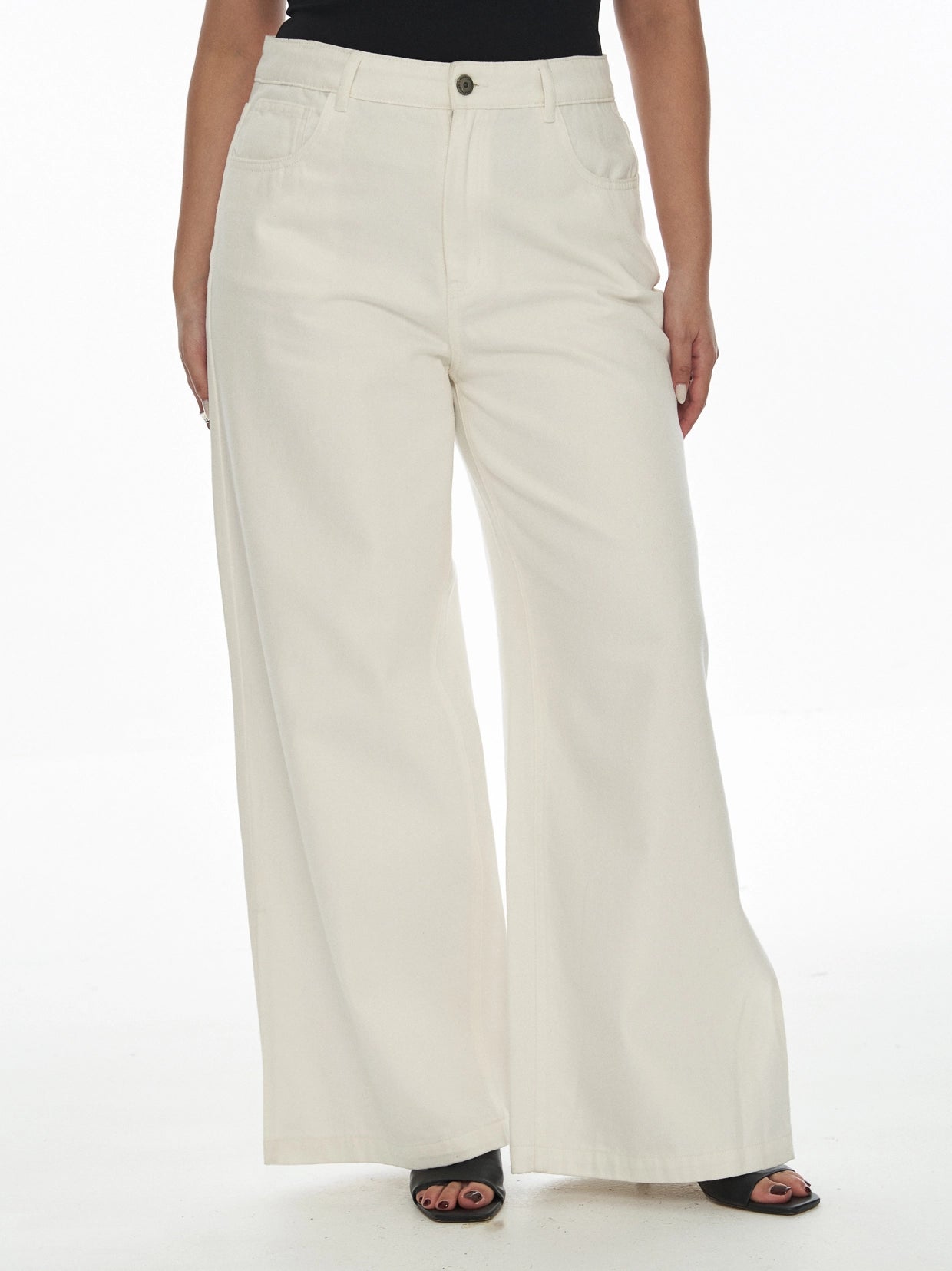 Straight-Leg Jeans With Slit Hem