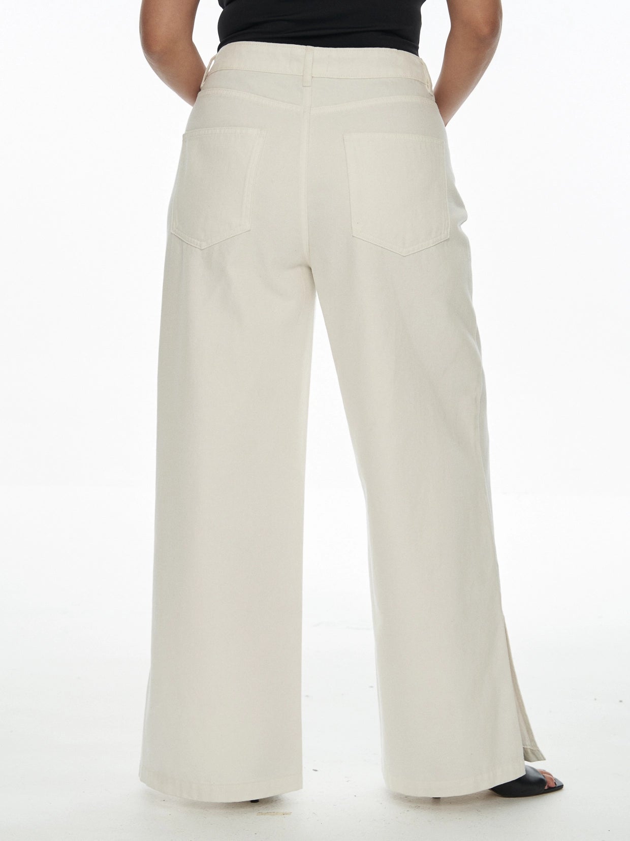 Straight-Leg Jeans With Slit Hem