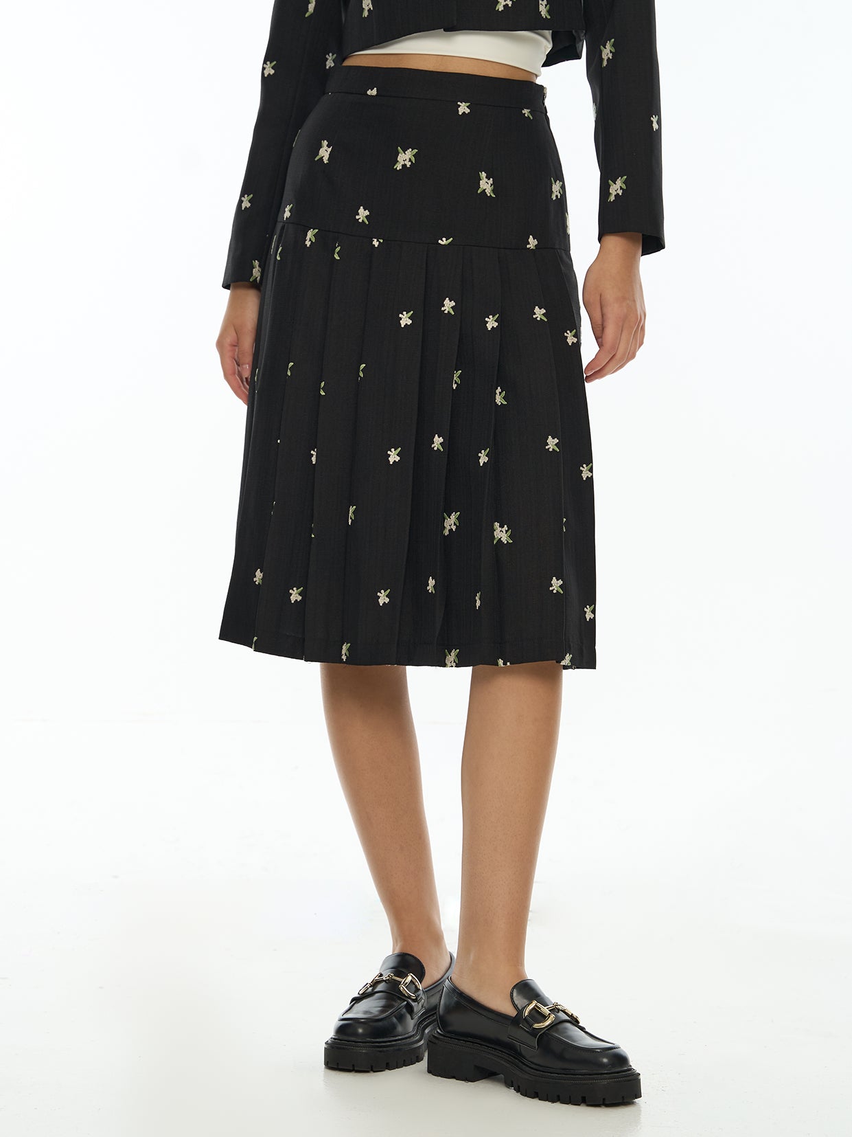 Floral-Embroidered Pleated Skirt