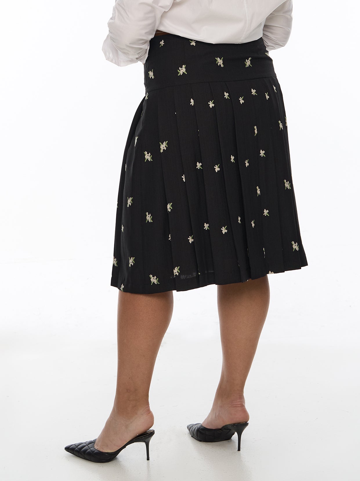 Floral-Embroidered Pleated Skirt