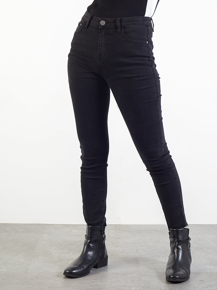 Mid-Rise Skinny Jeans - Black