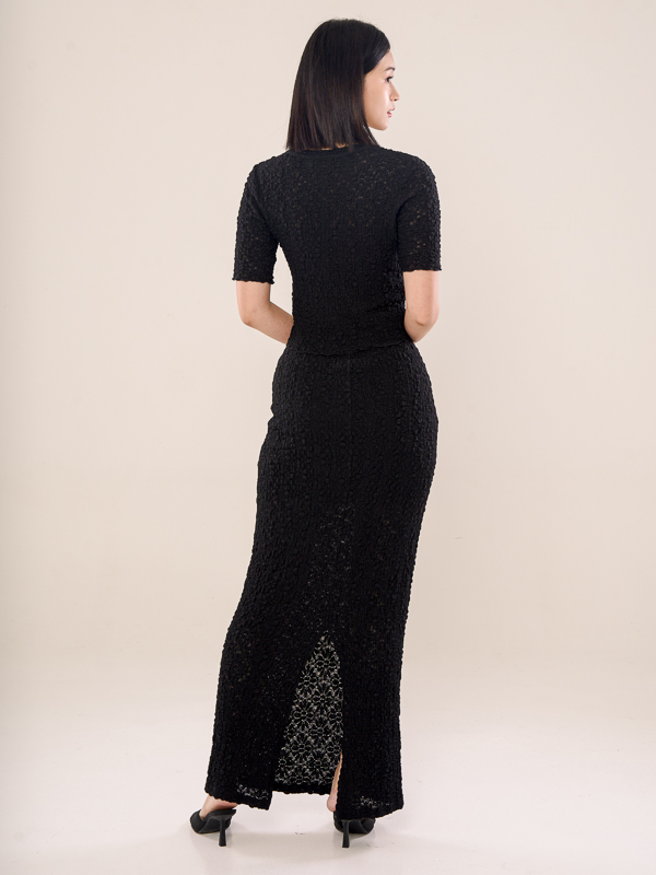 Slim-Fitting Long Skirt